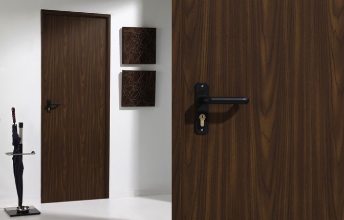 Puertas multiusos lacadas color madera Álvarez