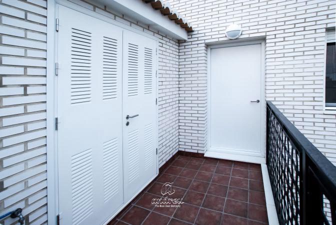 Puertas multiusos batientes Andreu