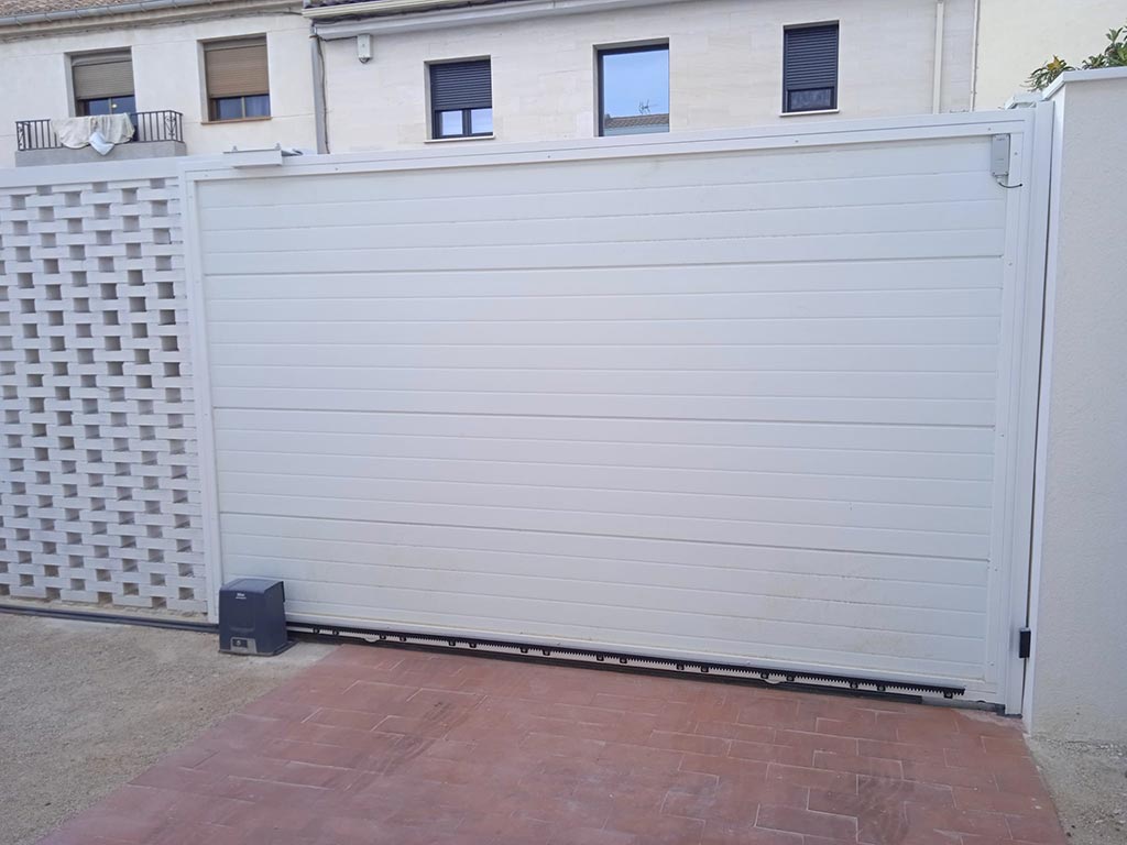 Puerta automática de garaje corredera