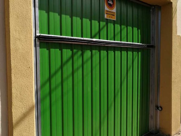 puerta-automatica-industrial-basculante-contrapesada-principal